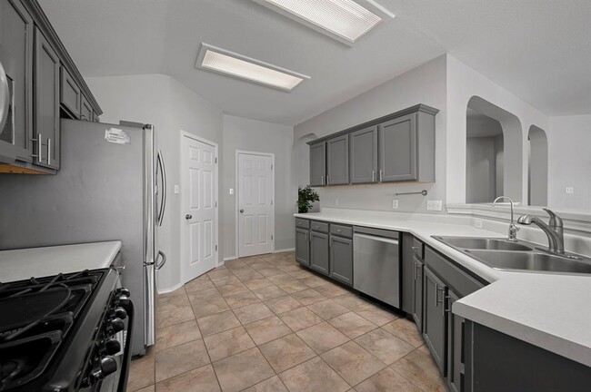 Building Photo - 1500 Lochaline Loop