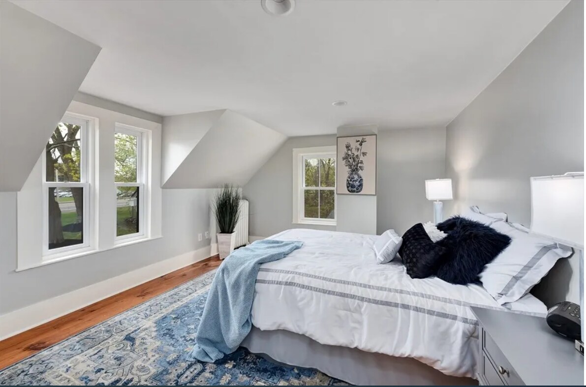 Master Bedroom - 21 Endicott Rd