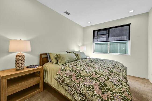 Building Photo - 323 Neptune Ave