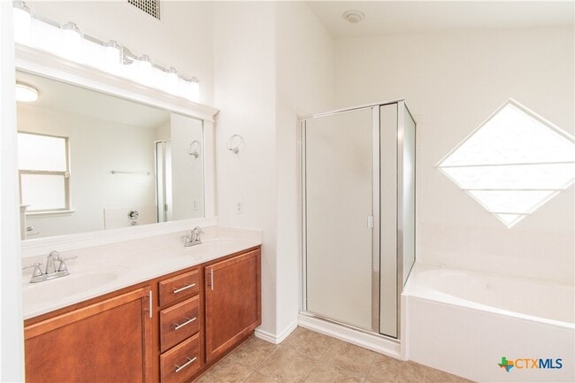 Building Photo - 7003 Osbaldo Dr