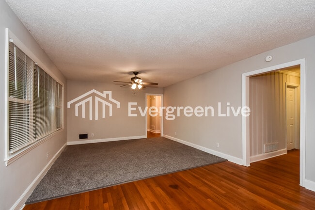 Building Photo - 568 Rainbow Cir