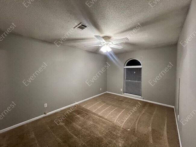 Building Photo - 1024 N J P Wright Loop Rd