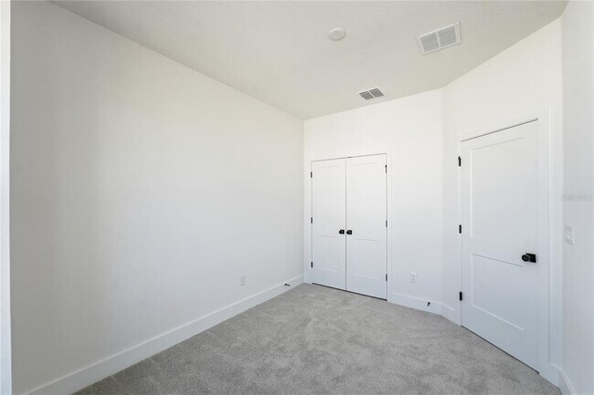 Building Photo - 15058 Grv Lk Dr