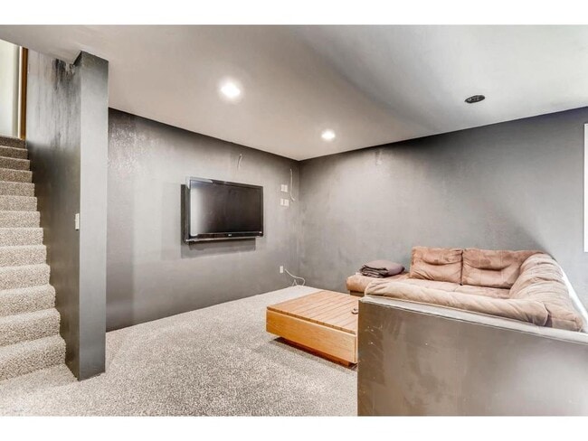 Building Photo - 608 Holly Cir SW