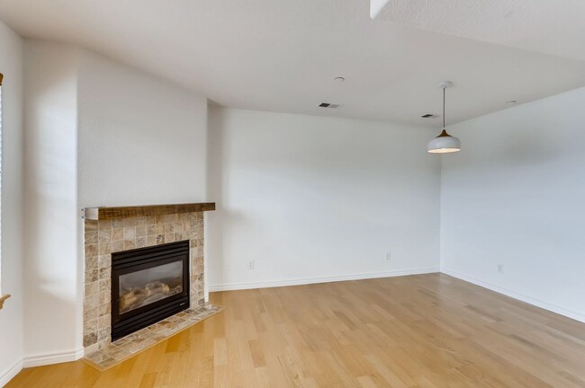 Building Photo - Spacious 2 Bedroom for Rent in the Exclusi...