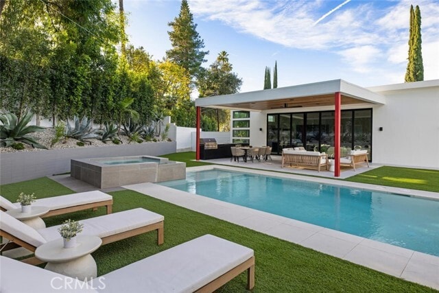 Building Photo - 22020 Alizondo Dr