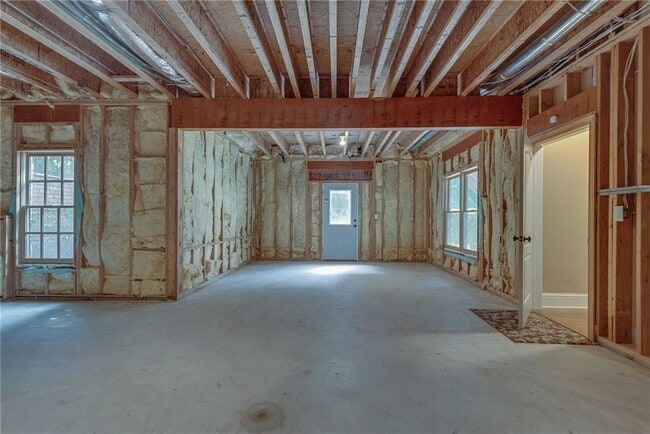 Building Photo - 3924 Sweat Creek Run NE