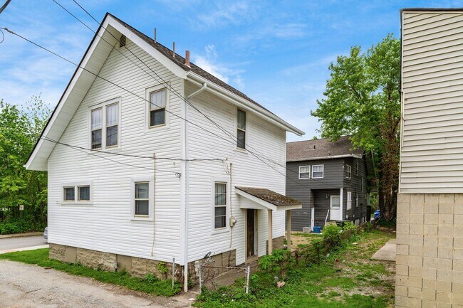 Building Photo - 280 E Oakland Ave