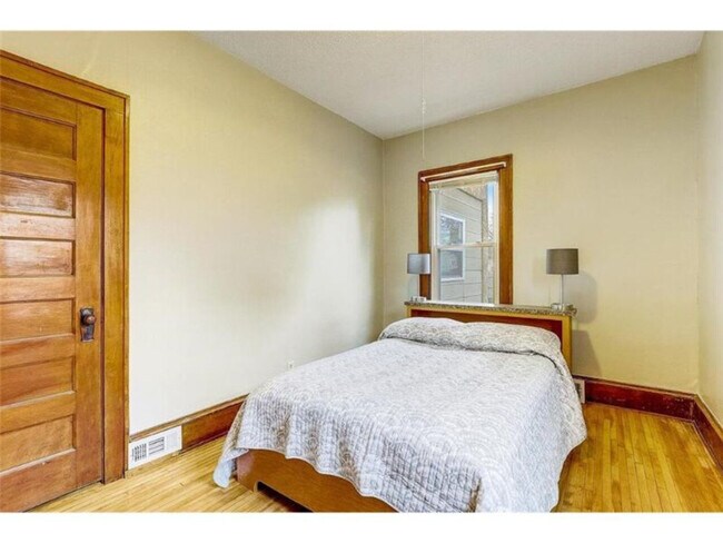 Building Photo - 27th Ave S