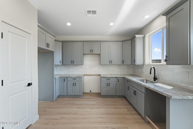 Building Photo - 125 W Latona Rd