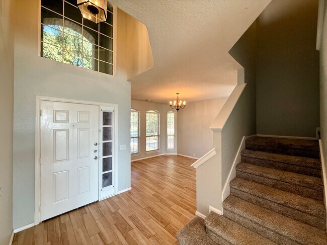 Building Photo - 5 bedroom, 3 bathroom home off TPC Parkway!