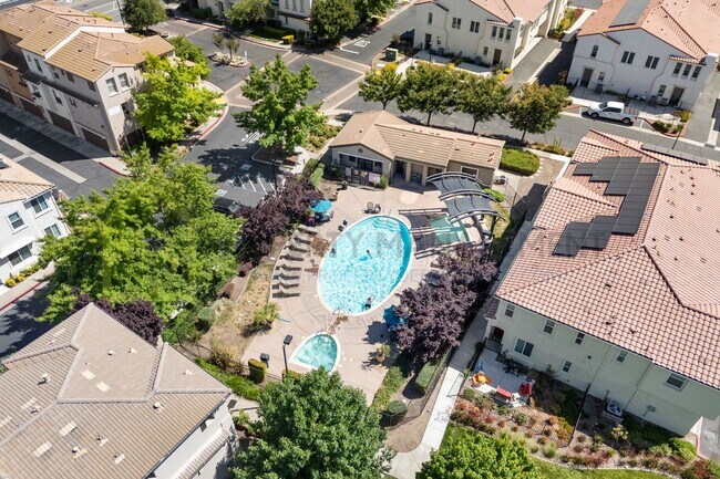 Building Photo - For Rent: Stylish 3-Bedroom Townhouse with...