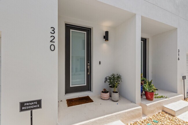 Building Photo - 320 15th St N