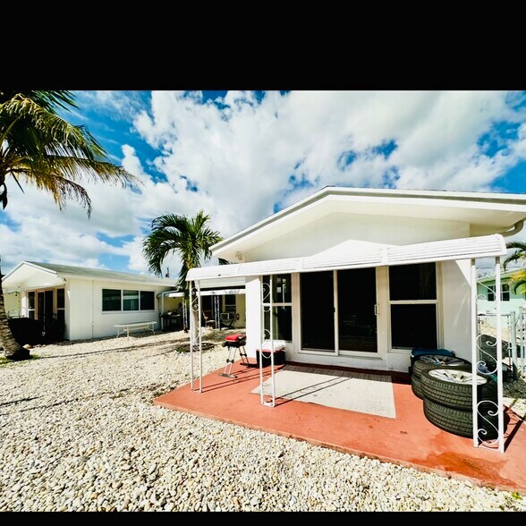 Building Photo - 13155 Emerald Dr