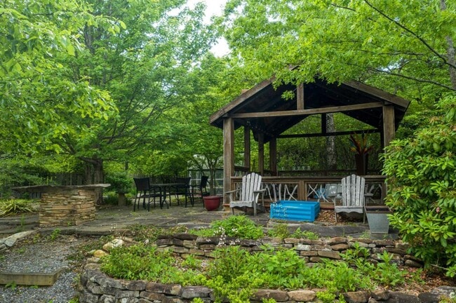 Building Photo - 348 Winding Ridge