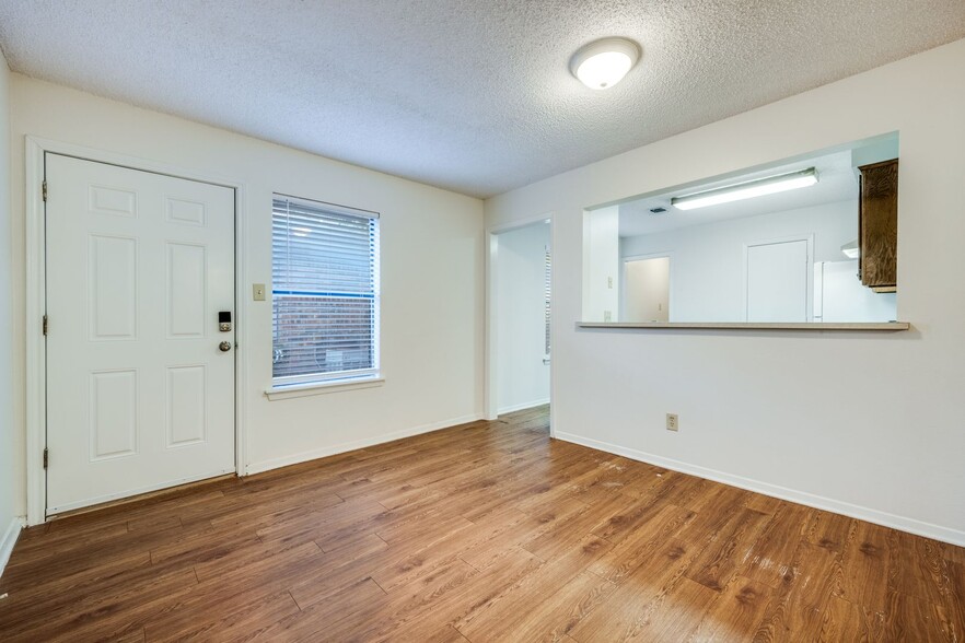 Building Photo - 329 Casie Ct