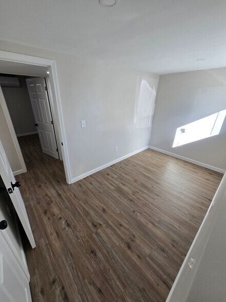 Building Photo - 27 Douglas Ave