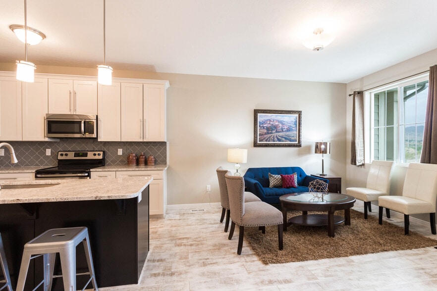 Great rm & kitchen - 14938 S Emerald Pools Ln