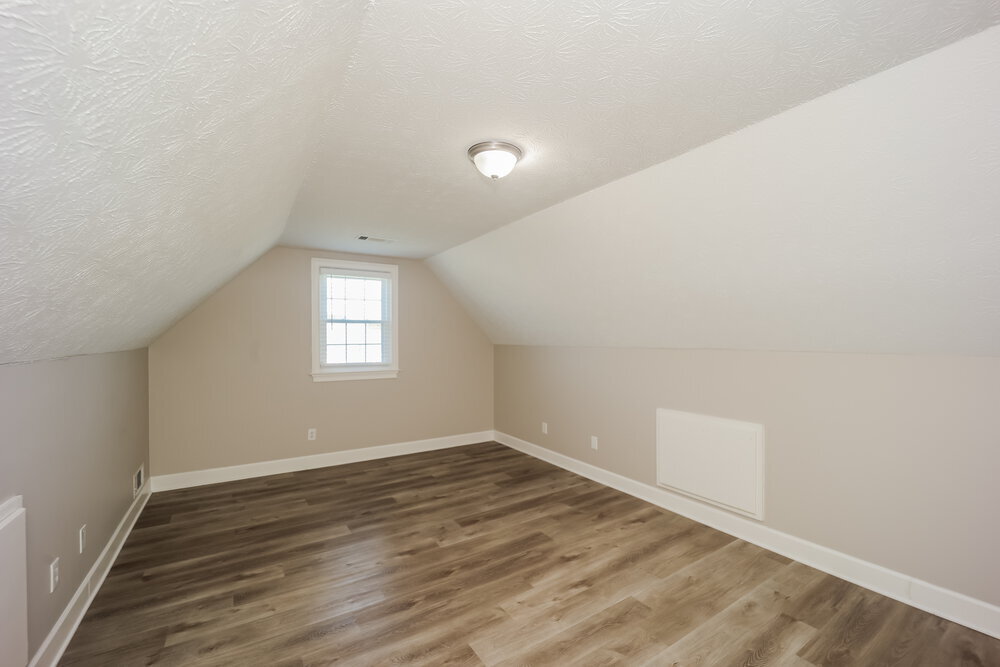 Building Photo - 385 Fairway Ct