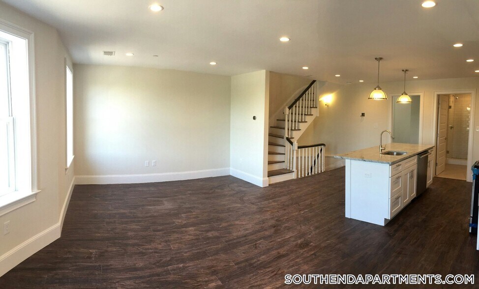 Building Photo - 1902 Washington St