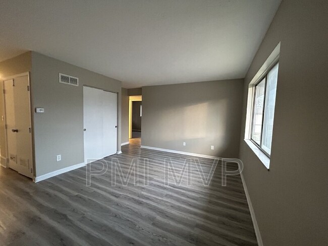 Building Photo - 840 Whitethorne Ave