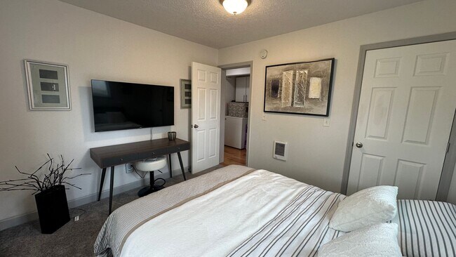 Building Photo - Perry Place