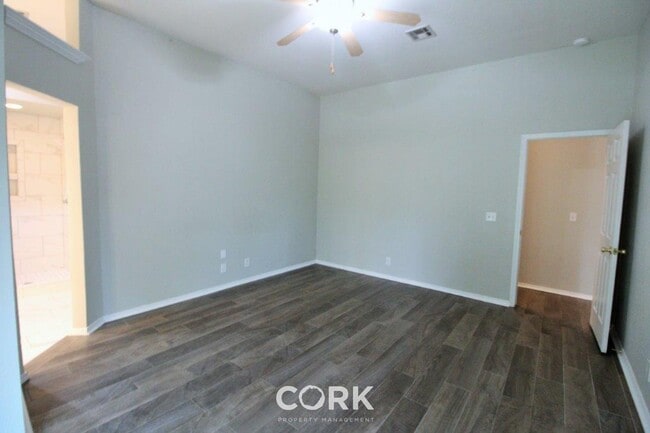 Building Photo - 927 Castle Rd