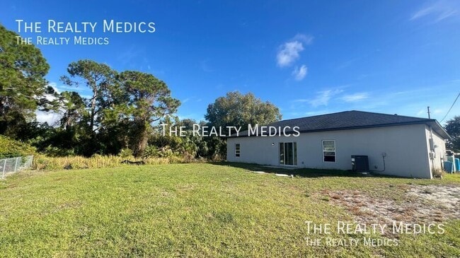 Building Photo - 270 Winfall Ave SW