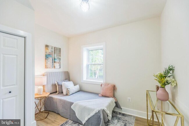 Building Photo - 1129 8th St NE