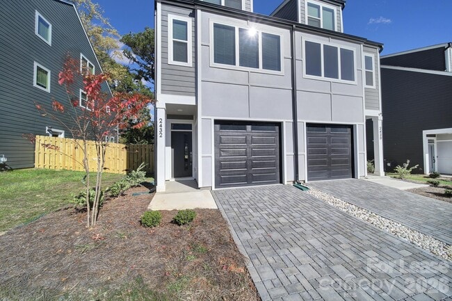 Building Photo - 2432 Arty Ave