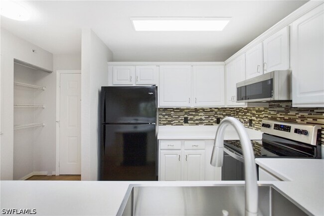 Building Photo - 8271 Key Royal Cir