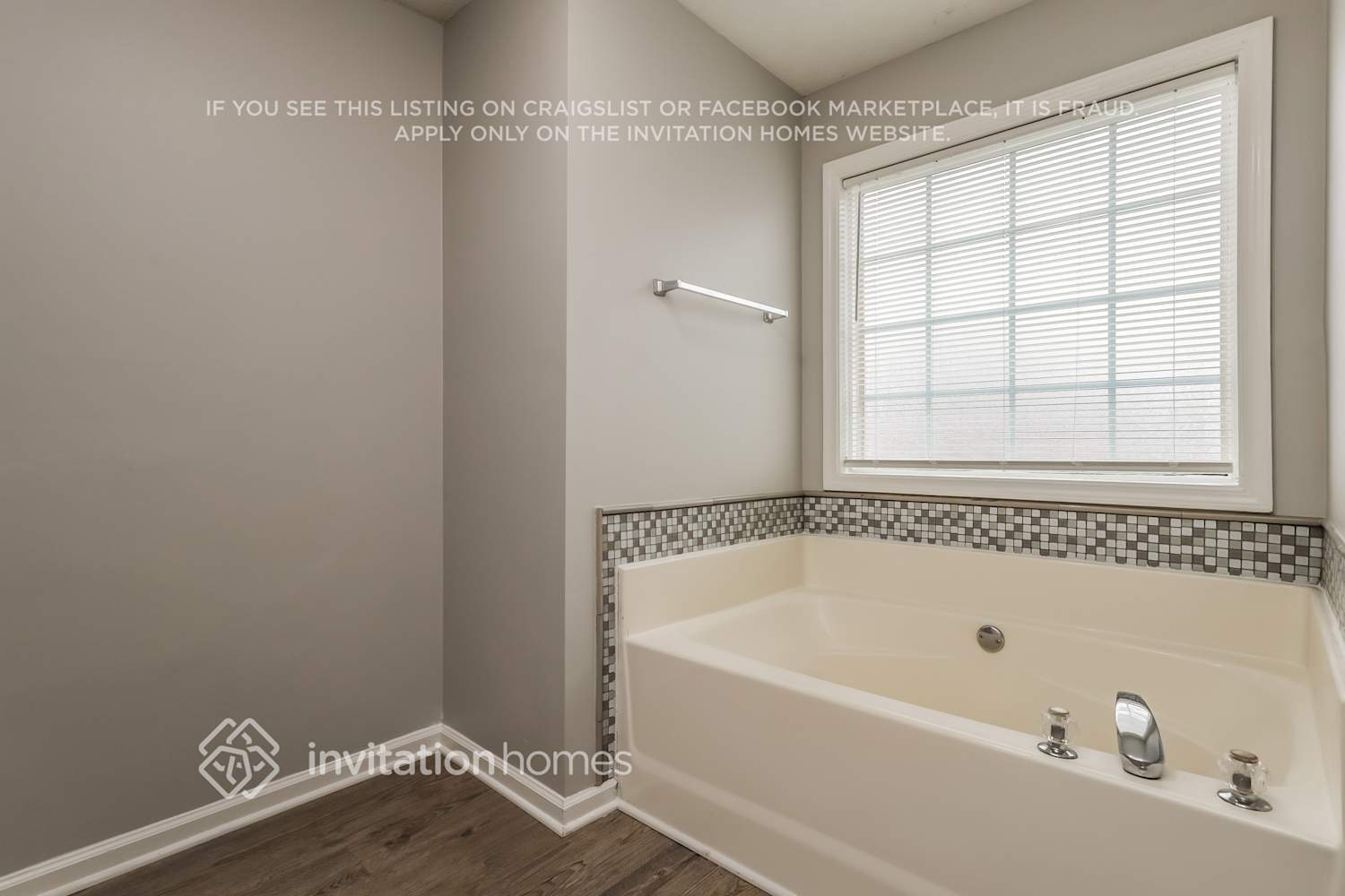 Building Photo - 1004 Buttercup Ln