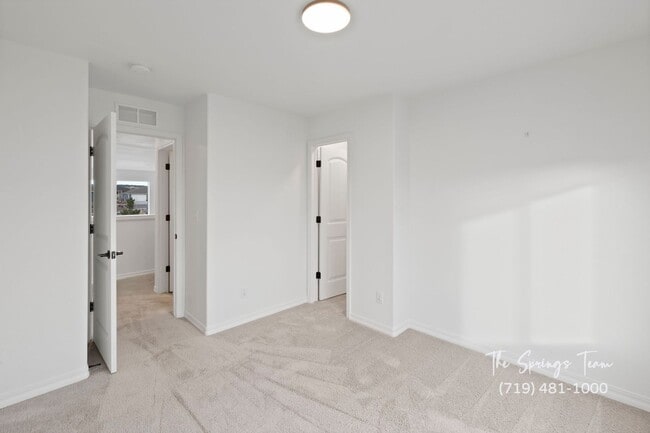 Building Photo - Luxury 5-Bedroom Home in the Award-Winning...