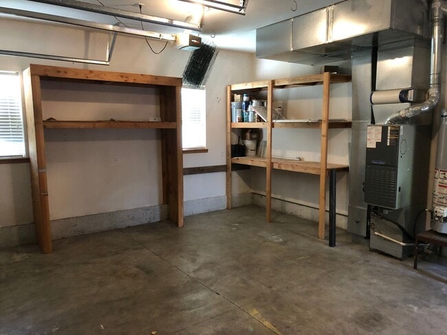Building Photo - 2687 NW Oak Ridge Dr