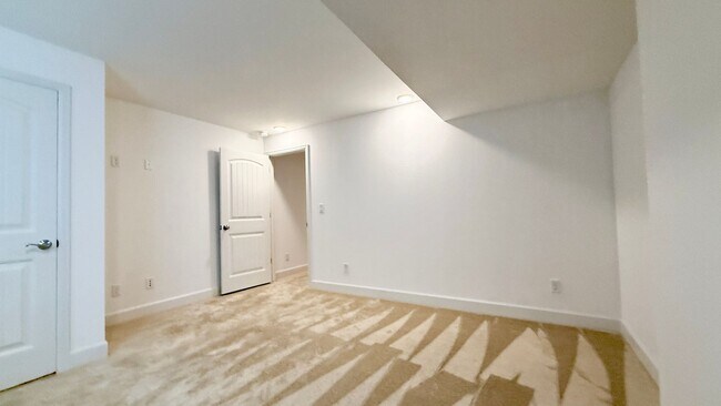 Building Photo - Stunning 3 Bedroom Townhome in Monument