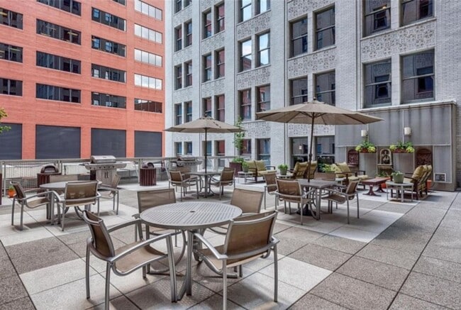 Building Photo - Nice Downtown Unit Available for Rent!