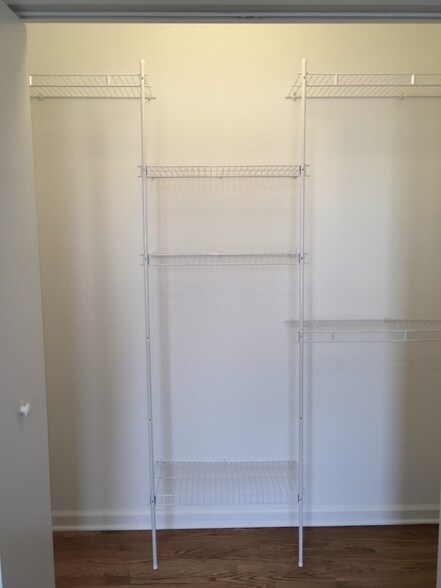 Closet - 3217 W Cullom Ave