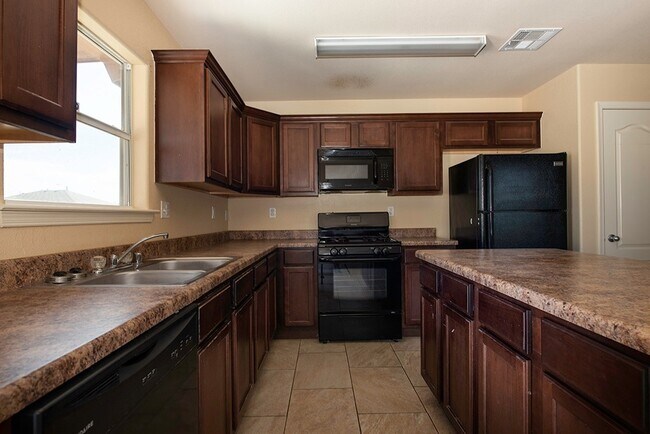 Building Photo - RECENTLY RENOVATED EASTSIDE HOME