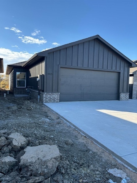 Building Photo - 4829 N Vassar Ave