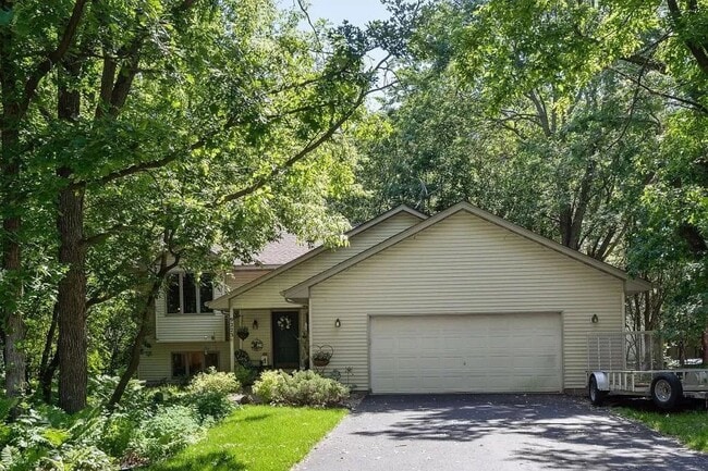 Primary Photo - Section 8 Approved, 6 bedroom, 3 Bath Sing...