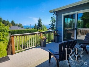 Building Photo - Coastal 3-Bed Home with Stunning Puget Sou...