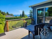 Building Photo - Coastal 3-Bed Home with Stunning Puget Sou...