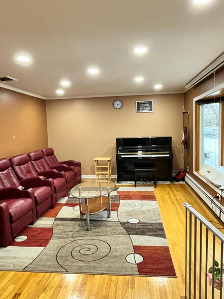 Building Photo - 653 Grove Ave