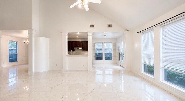 Building Photo - 423 Blossomwood Dr