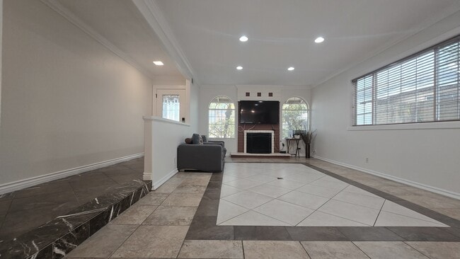 Building Photo - 2744 E Bennett Ave