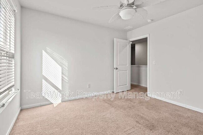 Building Photo - 413 Zenith Blvd