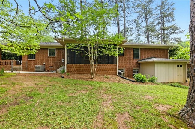 Building Photo - 2321 Tanglewood Rd