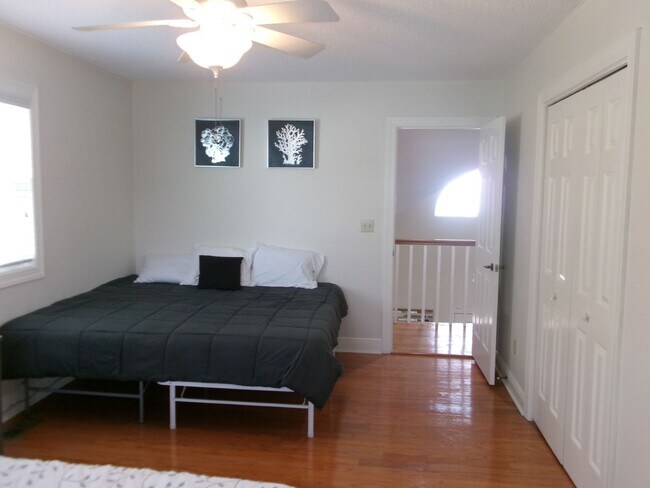 Building Photo - 3 bedroom raised beach home on Ocean Boule...