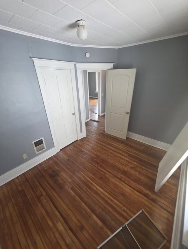 Primary Photo - 142 Parsells Ave