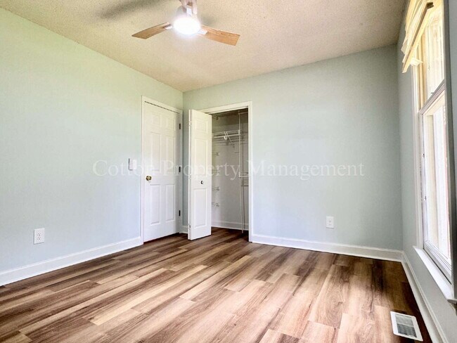 Building Photo - 307 Abbey Ln